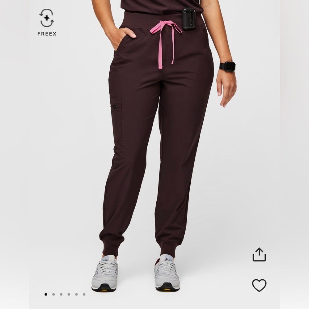 Figs Zamora Jogger Scrub Bottoms in Dark Fig